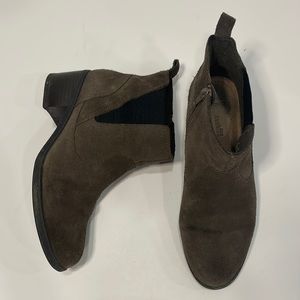 CLARKS Nevella Bell Suede Booties size 7.5